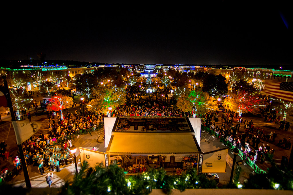 Tree-Lighting-2014